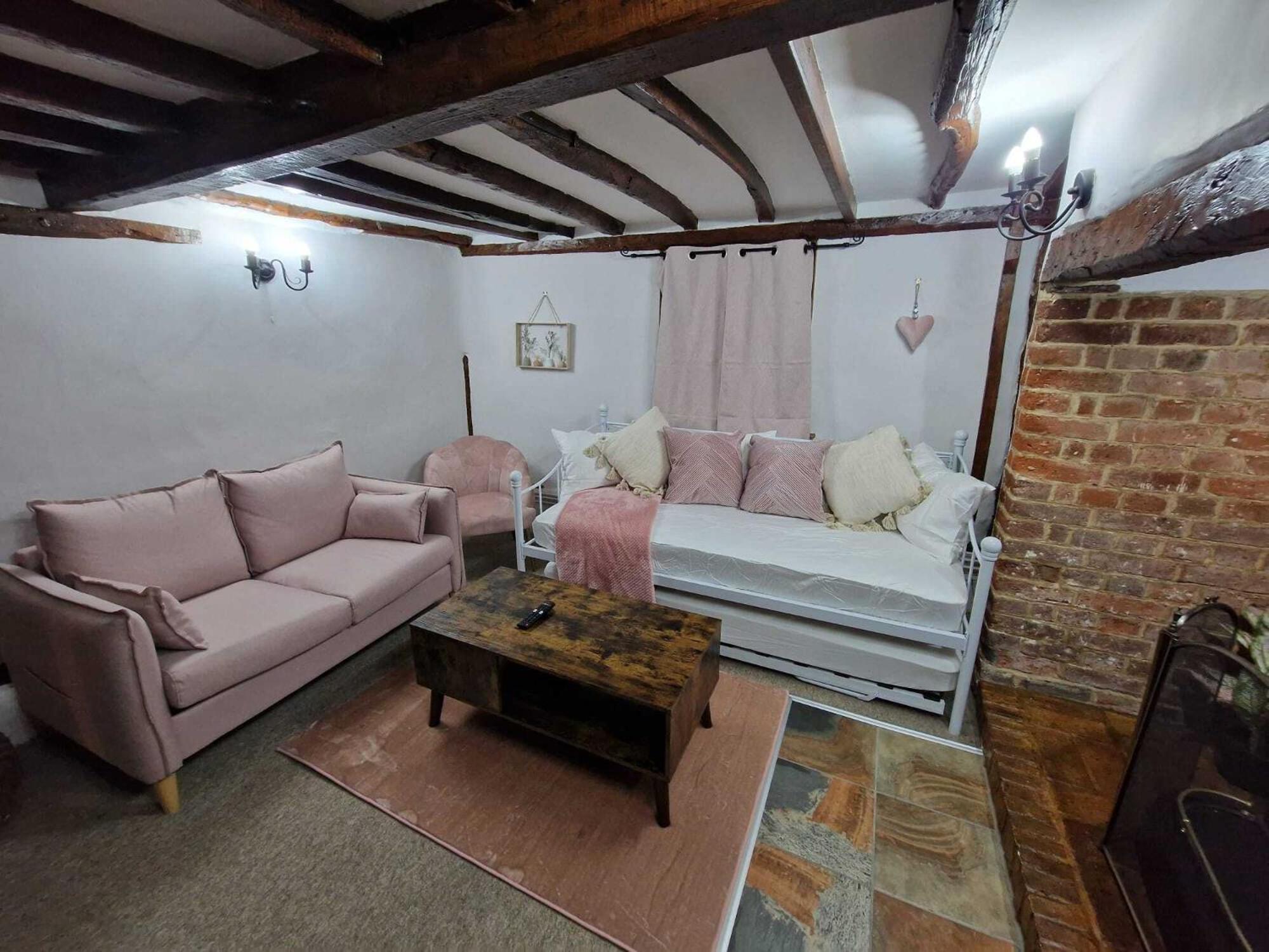 Two Bedroom Grade Ll Cottage At Az Luxury Stays Honey Horsefield With Wifi And Free Parking Hundon Eksteriør billede